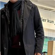 Docente di matematica applicata impartisce lezioni di matematica a studenti di istituti tecnici e professionale